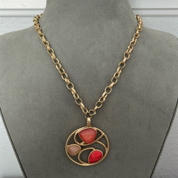 Jewelry - Gold Tone Necklace